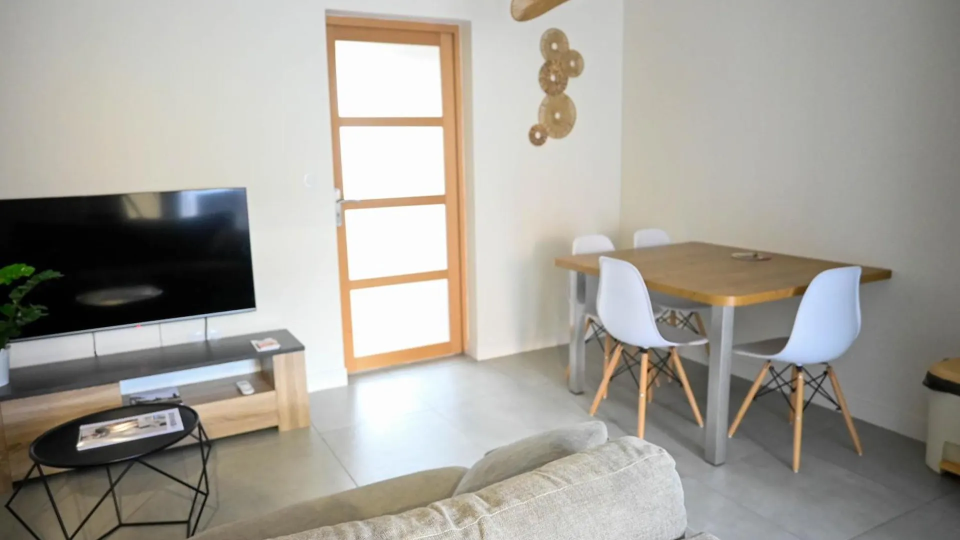 Superbe T2 Climatise Avec Terrasse Et Jardin Apartment Arthes